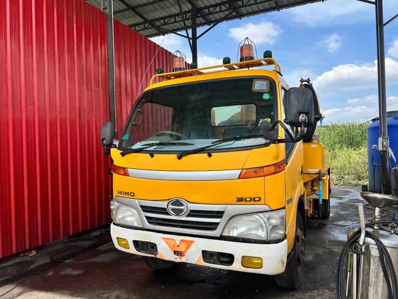 รถหกล้อดูดสิ่งปฎิกูลส้วมไขมันเครื่อง136แรง รถหกล้อดูดสิ่งปฎิกูลส้วมไขมันเครื่อง136แรง