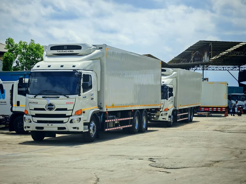 10ล้อฮีโน่วิคเตอร์ตู้เย็นแอร์ เทอร์โมคิงT1200R ยาว 7.8 ม. และ 9.6 ม. พร้อมลิฟท์ท้าย