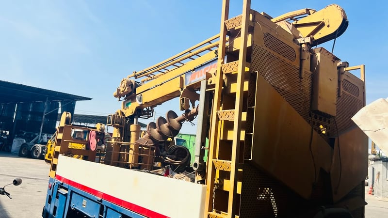 รถสว่านเจาะเสาไฟฟ้า ยี่ห้ออาชิ ขับเคลื่อน4ล้อ