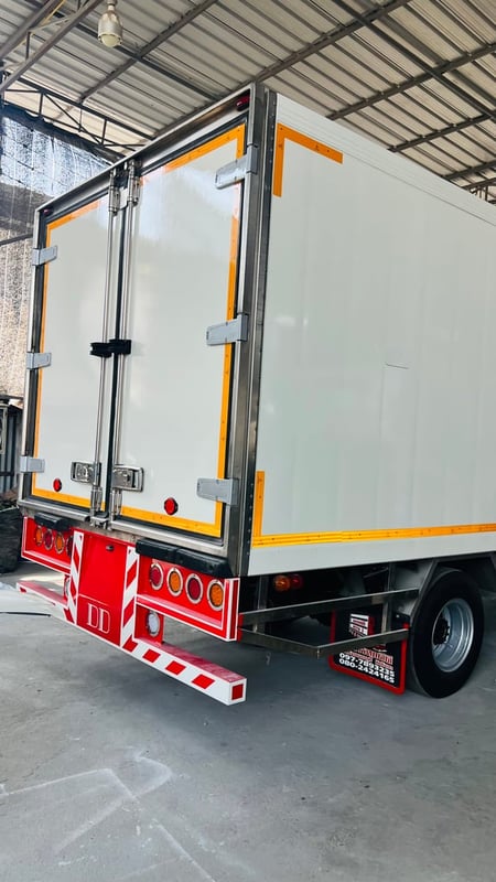 รถบรรทุกหกล้อตู้เย็นฮีโน่ 150 แรงสภาพพร้อมใช้งาน รถบรรทุกหกล้อตู้เย็นฮีโน่ 150 แรงสภาพพร้อมใช้งาน