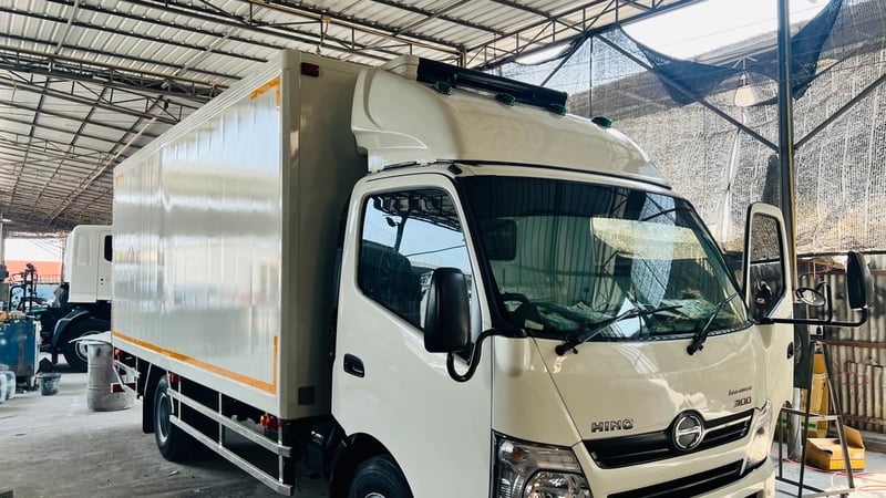 รถบรรทุกหกล้อตู้เย็นฮีโน่ 150 แรงสภาพพร้อมใช้งาน รถบรรทุกหกล้อตู้เย็นฮีโน่ 150 แรงสภาพพร้อมใช้งาน