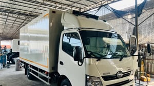 รถบรรทุกหกล้อตู้เย็นฮีโน่ 150 แรงสภาพพร้อมใช้งาน รถบรรทุกหกล้อตู้เย็นฮีโน่ 150 แรงสภาพพร้อมใช้งาน