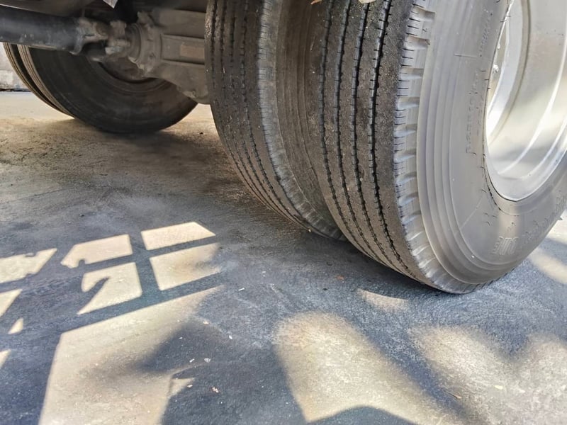 ISUZU NQR 175แรงม้า รถบรรทุก 6ล้อ กระบะเหล็กติดเครน ปี2014