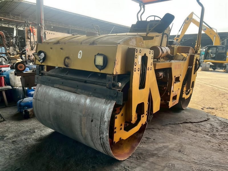 รถบดสั่นสะเทือน SAKAI SW70C (หน้าเหล็ก-หลังเหล็ก)(เบรคดาวน์)​ ​รุ่นยอดนิยม