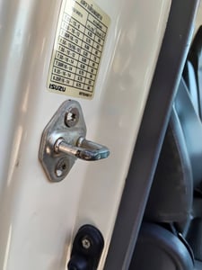 ISUZU NQR 175แรงม้า รถบรรทุก 6ล้อ กระบะเหล็กติดเครน ปี2014