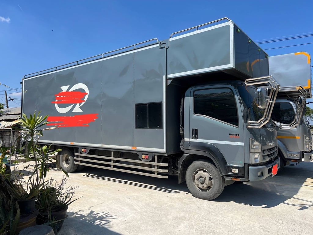 หกล้ออีซูซุFRR210ปี65ตู่บรรทุกมอไซด์มีลิฟท์ท้าย