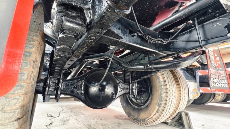 หกล้อหัวยาวรถน้ำเครื่อง 160 แรงม้า ระบบเบรกกิฟฟี่พร้อมระบบสเปรย์น้ำ ระบบเบรกกิฟฟี่พร้อมระบบสเปรย์น้ำ