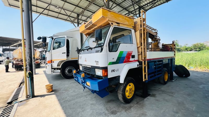 รถสว่านเจาะเสาไฟฟ้า ยี่ห้ออาชิ ขับเคลื่อน4ล้อ