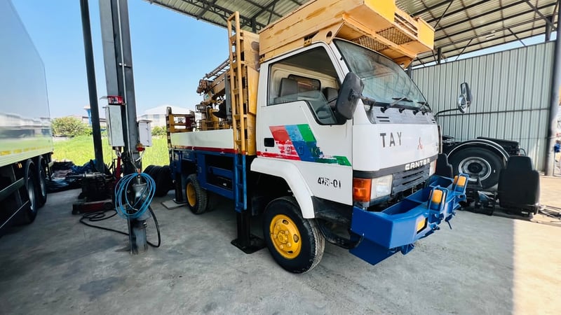 รถสว่านเจาะเสาไฟฟ้า ยี่ห้ออาชิ ขับเคลื่อน4ล้อ