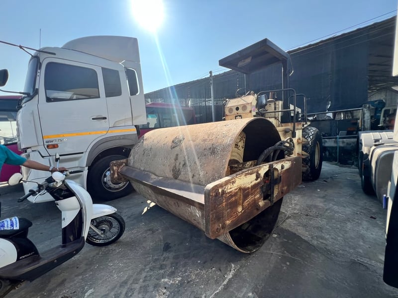 ขายรถ บดสั่นสะเทือน สองเพลาพร้อมเอกสารพร้อมใช้