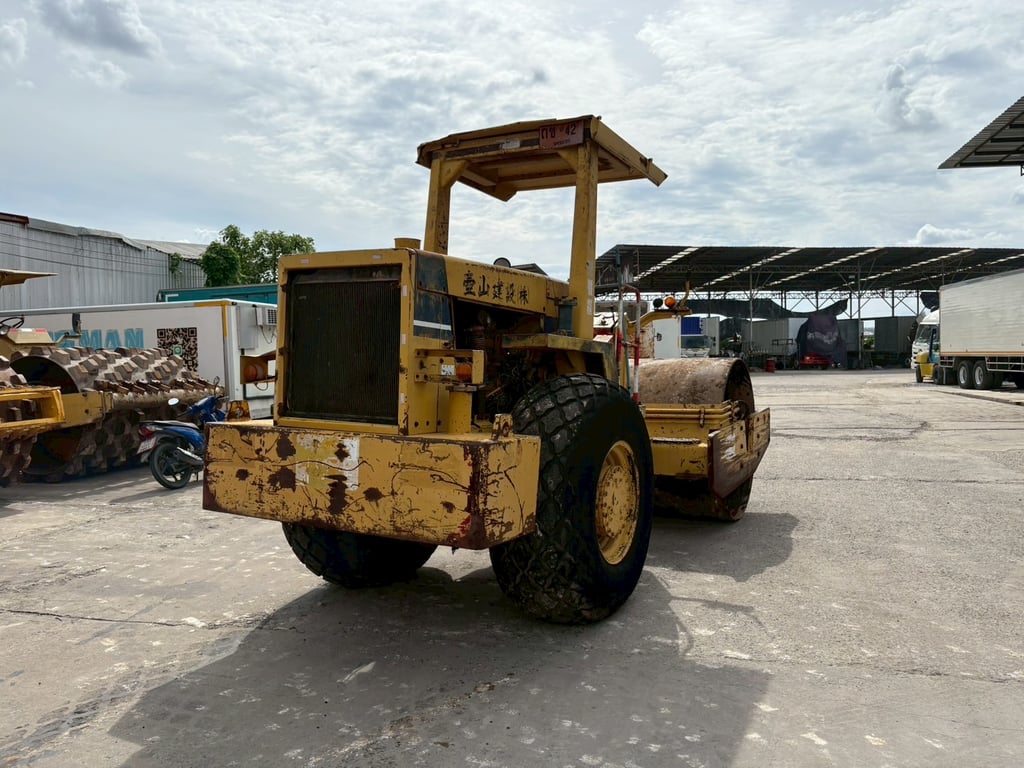 รถบดสั่นสะเทือน KOMATSU JV100WA-1 ปี59 เล่มทะเบียน รถบดสั่นสะเทือน KOMATSU JV100WA-1 ปี59 เล่มทะเบียน