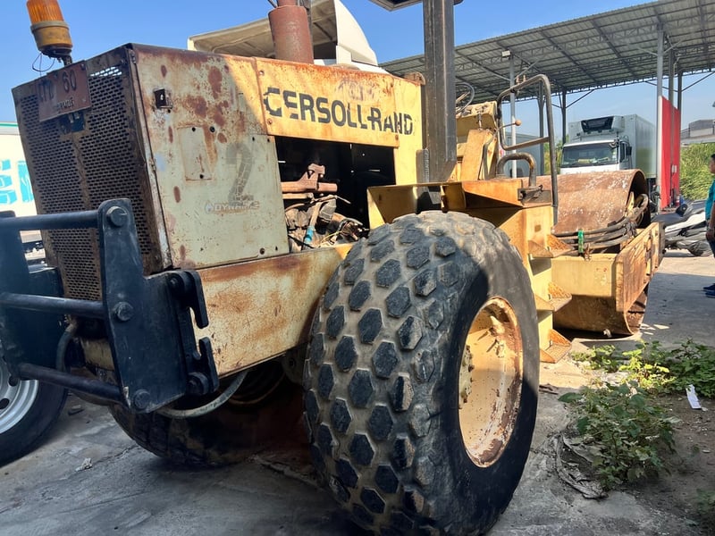 ขายรถ บดสั่นสะเทือน สองเพลาพร้อมเอกสารพร้อมใช้