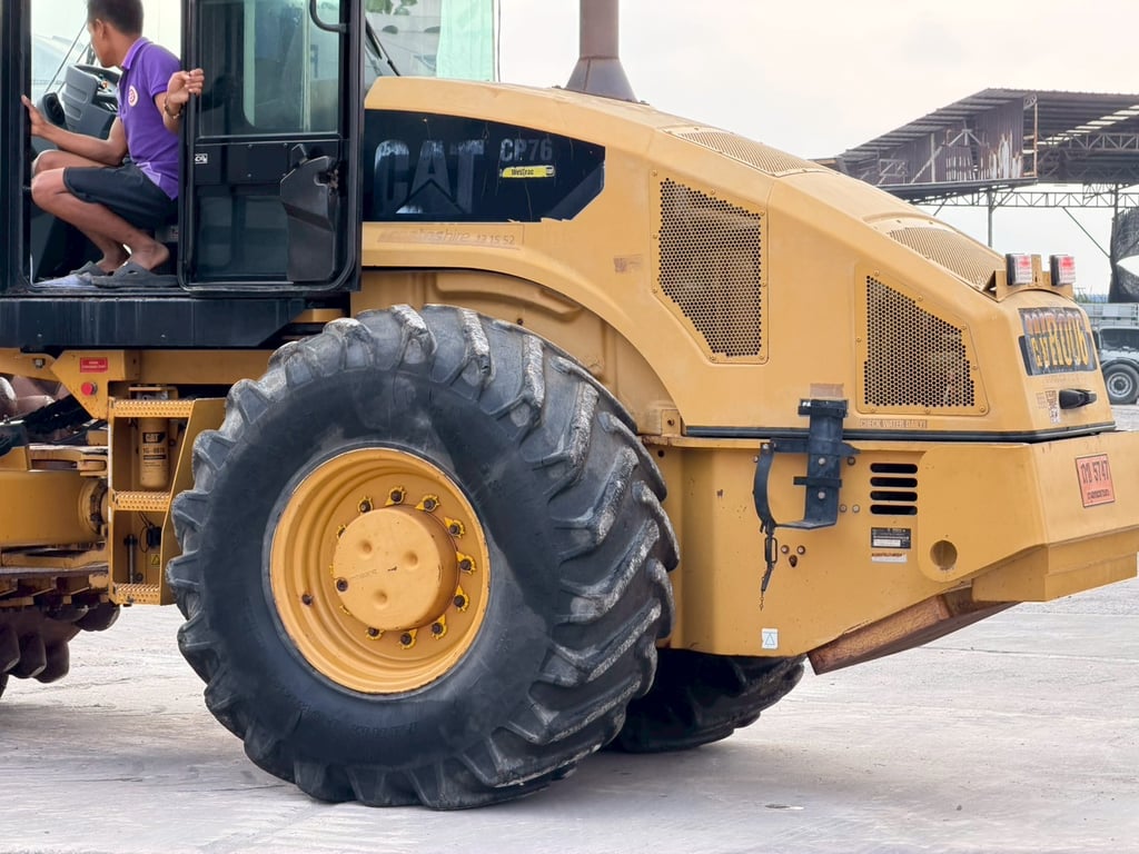 🚧 รถบดสั่นสะเทือน CAT CP76 ปี 2011 (NEW!) 🚧 รถบดสั่นสะเทือน CAT CP76 ปี 2011 (NEW!)