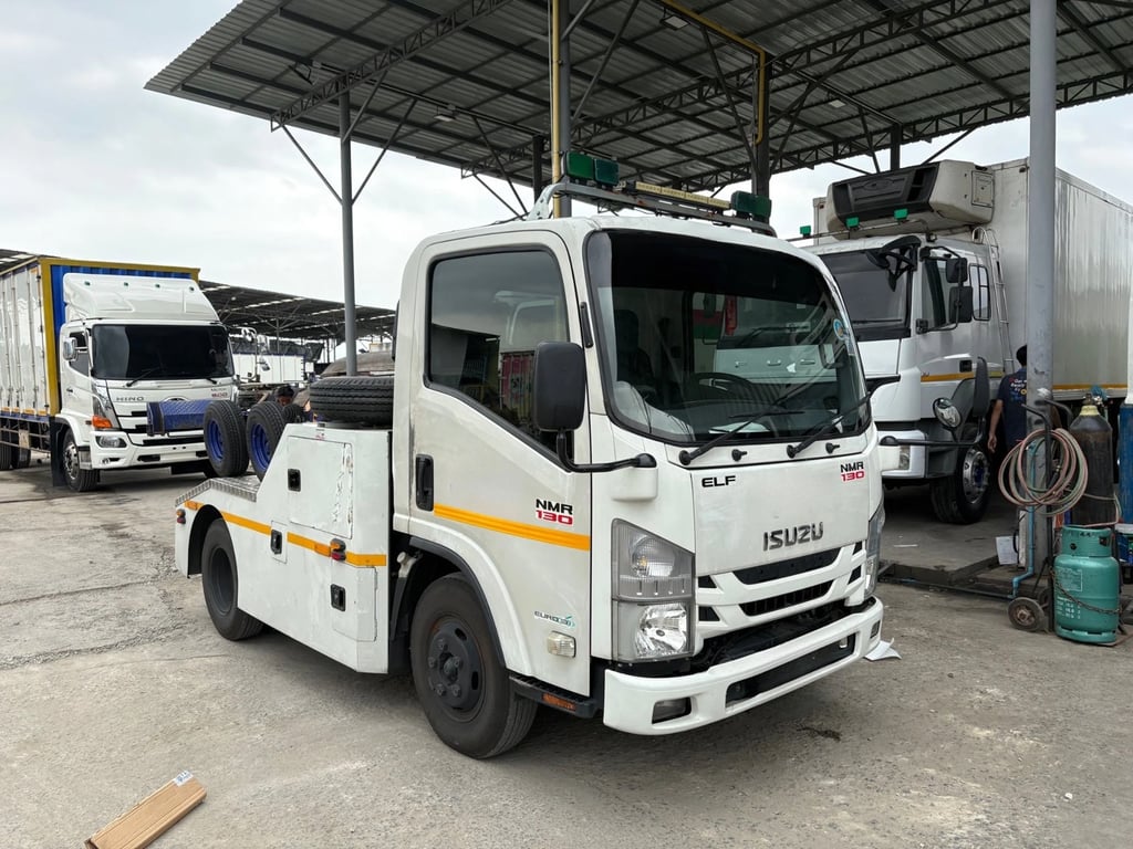 หกล้อรถยกอีซูซุNMR130ปี64ไมล์น้อยสภาพดี รถใช้ในสนามบิน หกล้อรถยกอีซูซุNMR130ปี64ไมล์น้อยสภาพดี รถใช้ในสนามบิน