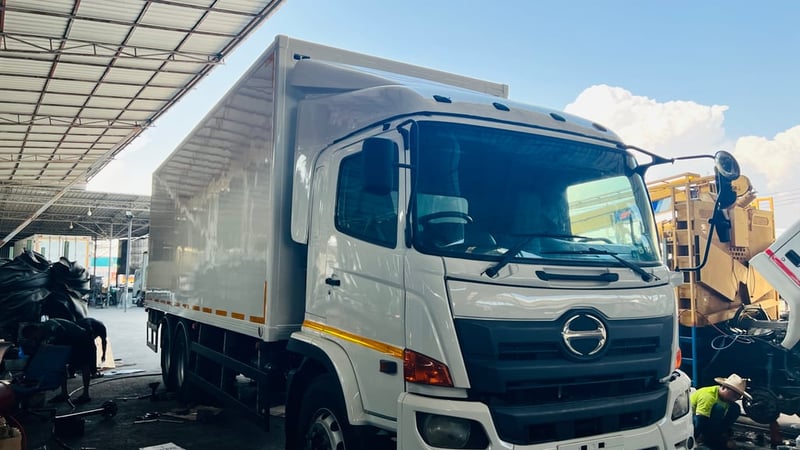 10ล้อฮีโน่วิคเตอร์สภาพพร้อมใช้ยางใหม่เก็บรายละเอียดใหม่