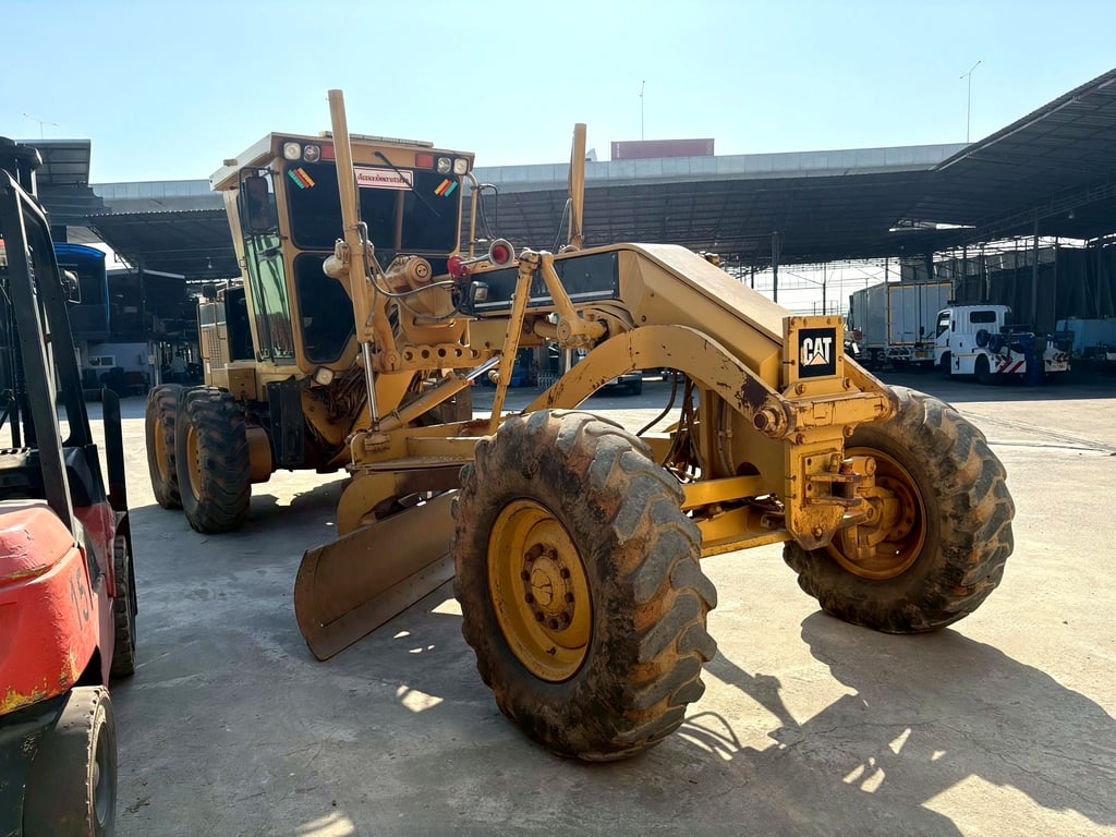 รถเกรดเดอร์ ยอดนิยม CAT 140H รหัส 2KZ อึด ถึก ทน มีเล่มทะเบียน