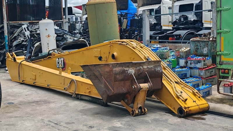 ชุดแขนยาว CAT 320D สภาพ 90 % แถมถ่วงน้ำหนักท้าย