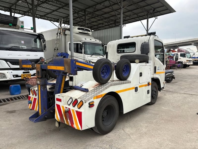 หกล้อรถยกอีซูซุNMR130ปี64ไมล์น้อยสภาพดี รถใช้ในสนามบิน