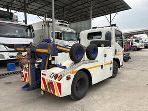 หกล้อรถยกอีซูซุNMR130ปี64ไมล์น้อยสภาพดี รถใช้ในสนามบิน