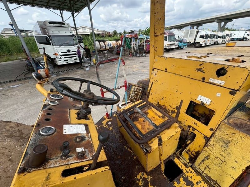 รถบดสั่นสะเทือน KOMATSU JV100WA-1 ปี59 เล่มทะเบียน รถบดสั่นสะเทือน KOMATSU JV100WA-1 ปี59 เล่มทะเบียน