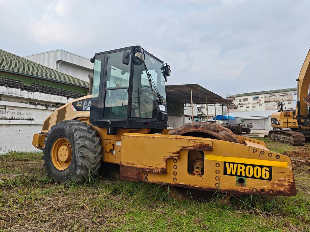 รถบดอัดล้อหนามชม.ทำงานน้อยมาก รถบดอัดล้อหนามชม.ทำงานน้อยมาก