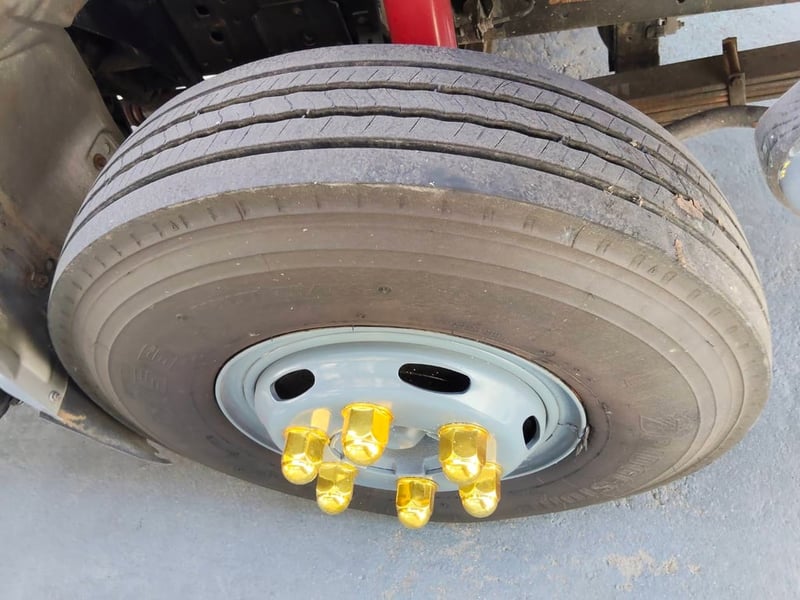 ISUZU NQR 175แรงม้า รถบรรทุก 6ล้อ กระบะเหล็กติดเครน ปี2014