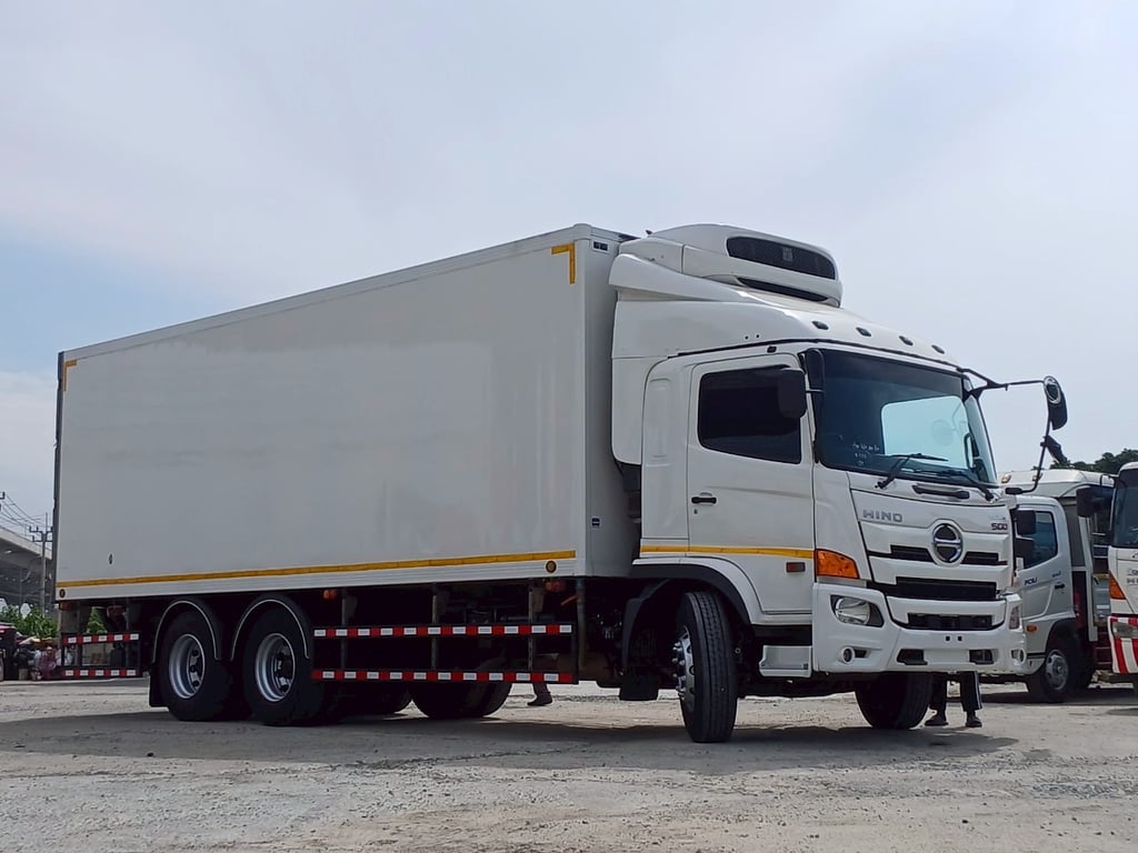 10ล้อตู้เย็น HINO VICTOR 240 แรงม้า ปี61