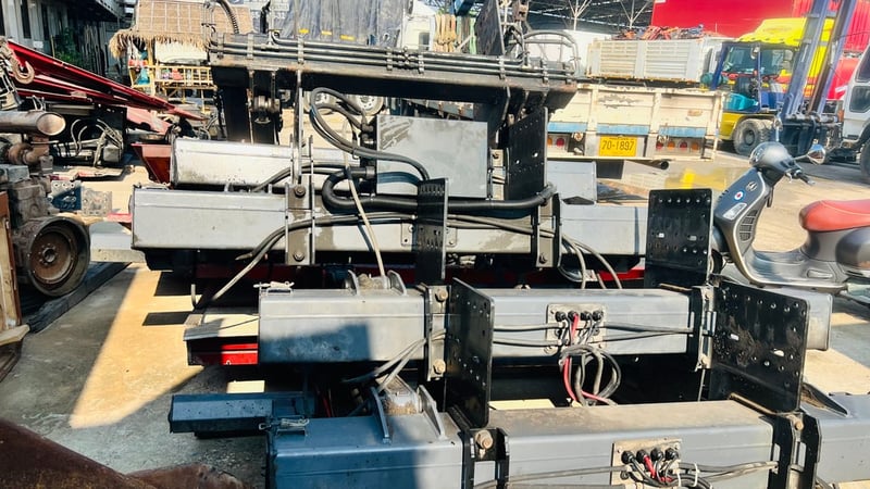 ลิฟท์ติดรถหกล้อและสิบล้อขนาด2ตันยี่ห้องzepro