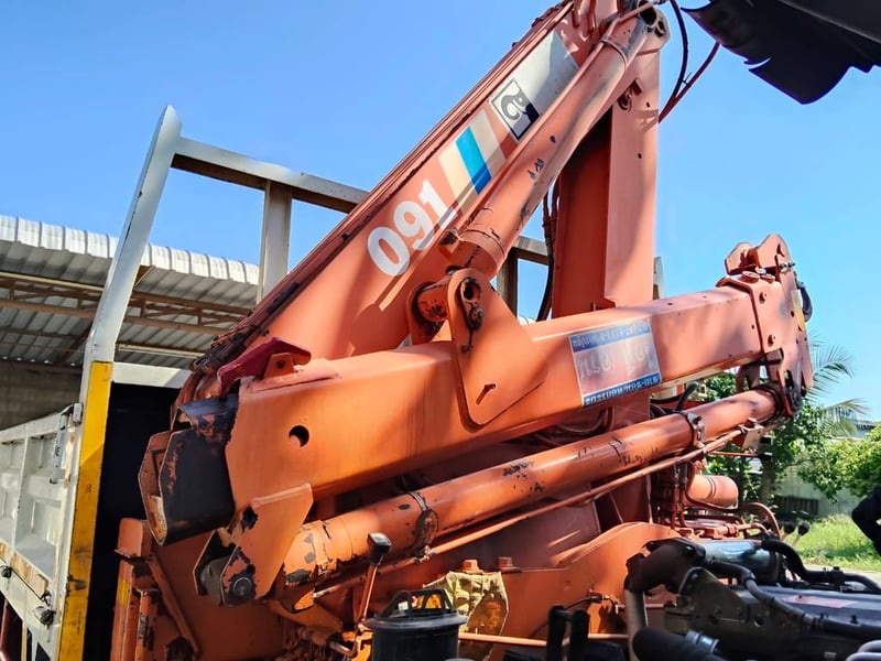 ISUZU NQR 175แรงม้า รถบรรทุก 6ล้อ กระบะเหล็กติดเครน ปี2014