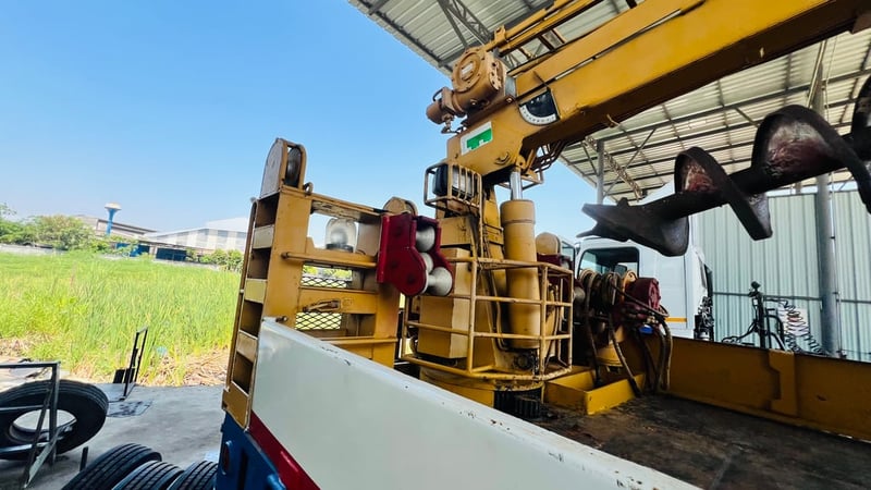 รถสว่านเจาะเสาไฟฟ้า ยี่ห้ออาชิ ขับเคลื่อน4ล้อ