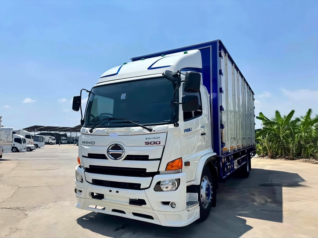 รถหกล้อ HINO VICTOR 240 แรง หลายปี หลายคัน 