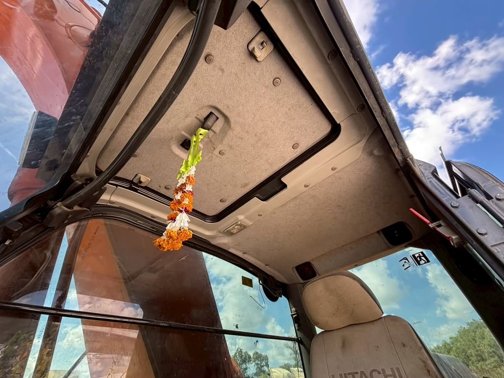 รถแบ็คโฮ HITACHI ZX350H ปี65 มีเอกสารเล่มทะเบียน รถแบ็คโฮ HITACHI ZX350H ปี65 มีเอกสารเล่มทะเบียน