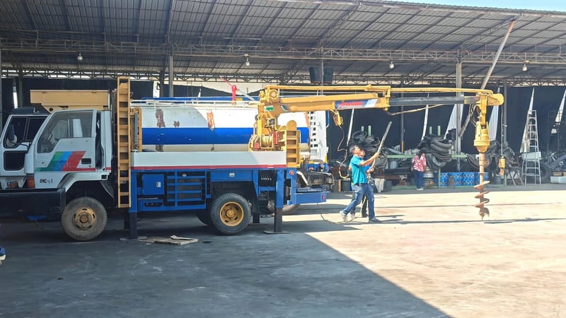  หกล้อเครนสว่าน MITSU CANTER 110 แรง 4WD 