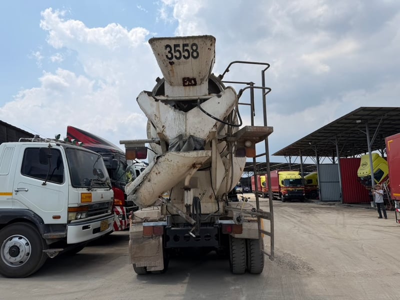 ขาย 10 ล้อหม้อปูนอีซูซุ 360 แรงปี59โม่7คิวโม่ยี่ห้อริแพ