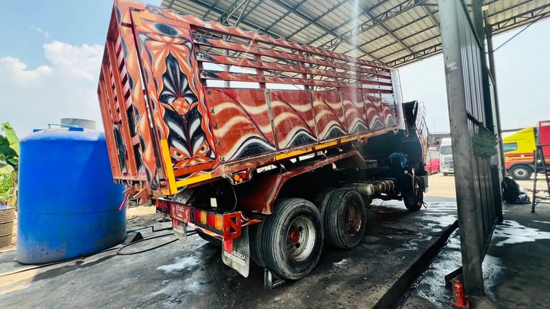 10ล้อดั้มอีซูซุ360ปี57มือเดียวป้ายแดงสภาพเดิมๆไมล์น้อย