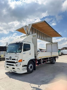 หกล้อตู้ปีกนก HINO VICTOR 240 แรงม้า ปี59 