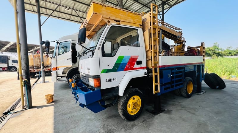 รถสว่านเจาะเสาไฟฟ้า ยี่ห้ออาชิ ขับเคลื่อน4ล้อ