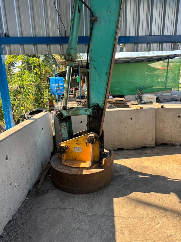 แมคโครโกเบ sk100ติดแม่เหล็กสำหรับดูดเศษเหล็ก แมคโครโกเบ sk100ติดแม่เหล็กสำหรับดูดเศษเหล็ก