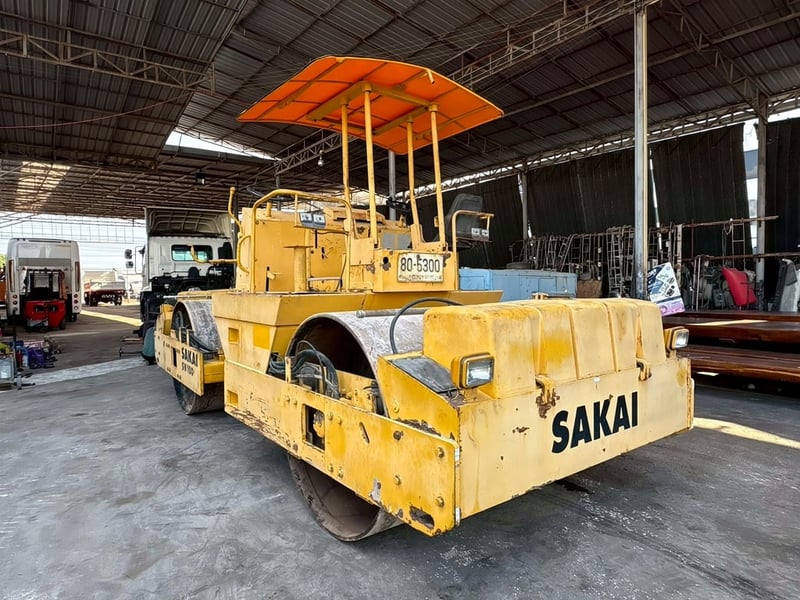 รถบดล้อเหล็ก SAKAI sw 100 สั่นสะเทือน รถบดล้อเหล็ก SAKAI sw 100 สั่นสะเทือน