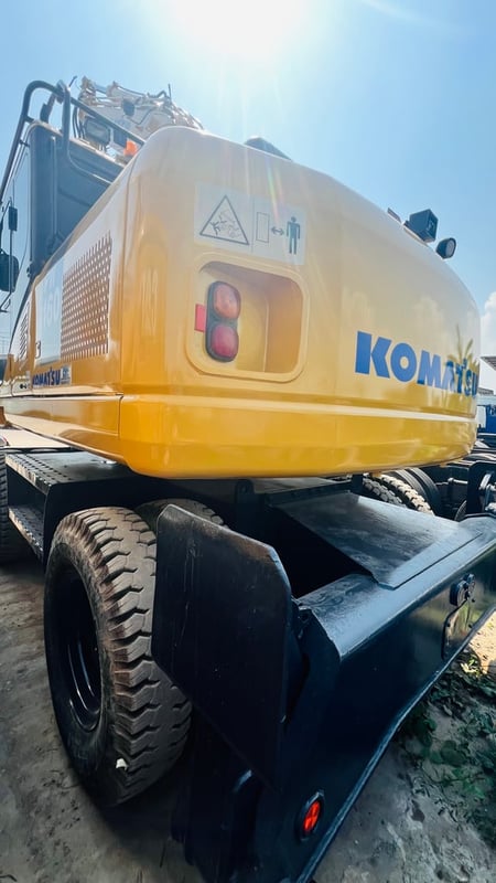 แมคโครล้อยางPW160-7EOพร้อมใช้เล่มทะเบียนแอร?เย็น