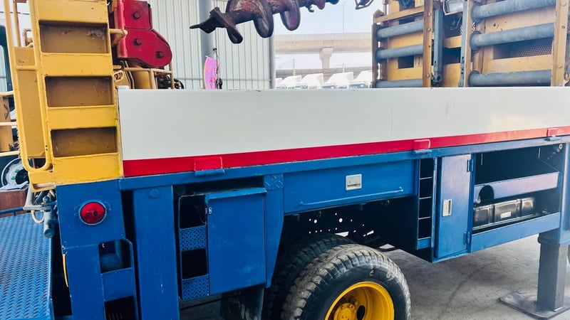 รถสว่านเจาะเสาไฟฟ้า ยี่ห้ออาชิ ขับเคลื่อน4ล้อ