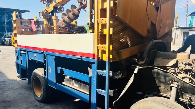 รถสว่านเจาะเสาไฟฟ้า ยี่ห้ออาชิ ขับเคลื่อน4ล้อ