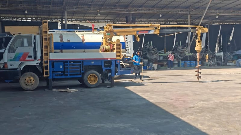  หกล้อเครนสว่าน MITSU CANTER 110 แรง 4WD 