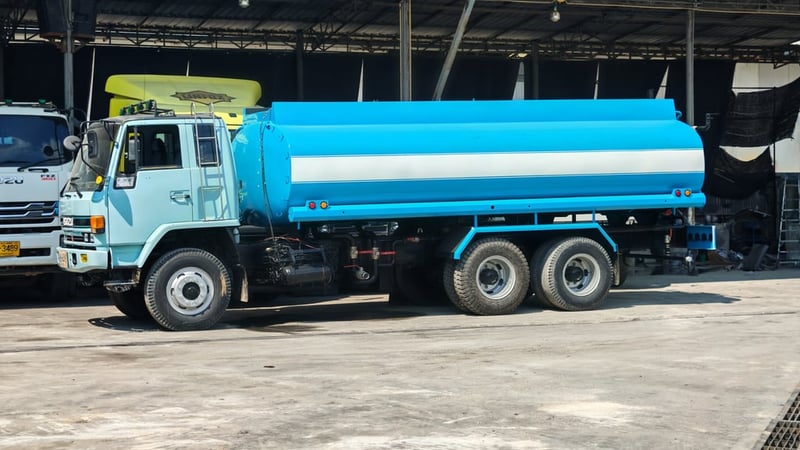 ISUZU FVZ 240แรงม้า รถบรรทุก 10ล้อ บรรทุกน้ำ ปี1995 เลขไมล์ 430,000 กม.