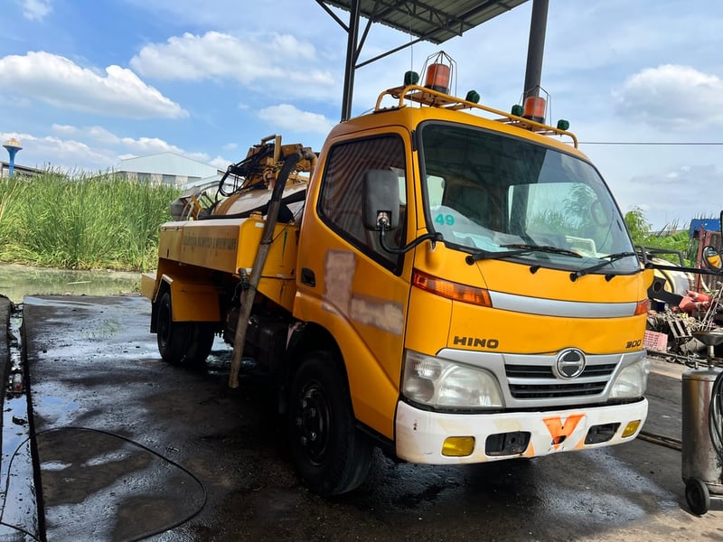 รถหกล้อดูดสิ่งปฎิกูลส้วมไขมันเครื่อง136แรง รถหกล้อดูดสิ่งปฎิกูลส้วมไขมันเครื่อง136แรง