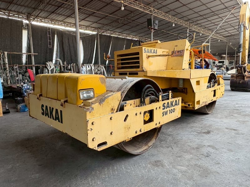 รถบดล้อเหล็ก SAKAI sw 100 สั่นสะเทือน รถบดล้อเหล็ก SAKAI sw 100 สั่นสะเทือน