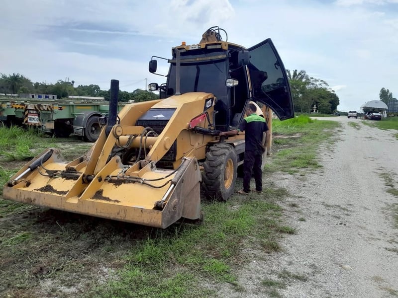 รถตักหน้า ขุดหลัง CAT 422F ขับ 4 พร้อมใช้งาน