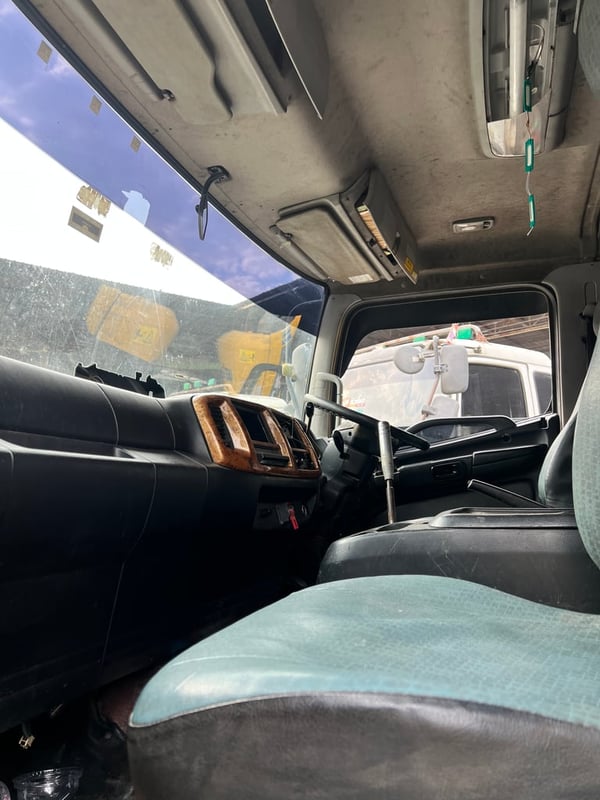 หัวลากฮีโน่260แรงปี53มีระบบดั้ม2เพลา หัวลากฮีโน่260แรงปี53มีระบบดั้ม2เพลา