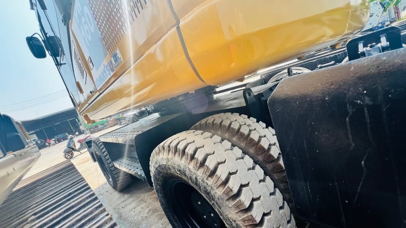 แมคโครล้อยางPW160-7EOพร้อมใช้เล่มทะเบียนแอร?เย็น