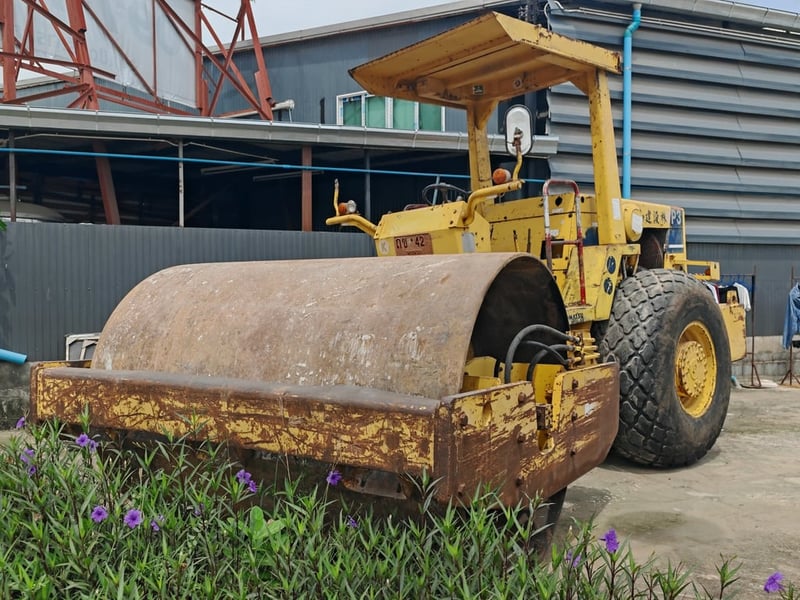 รถบดสั่นสะเทือน KOMATSU JV100WA-1 ปี59 เล่มทะเบียน รถบดสั่นสะเทือน KOMATSU JV100WA-1 ปี59 เล่มทะเบียน